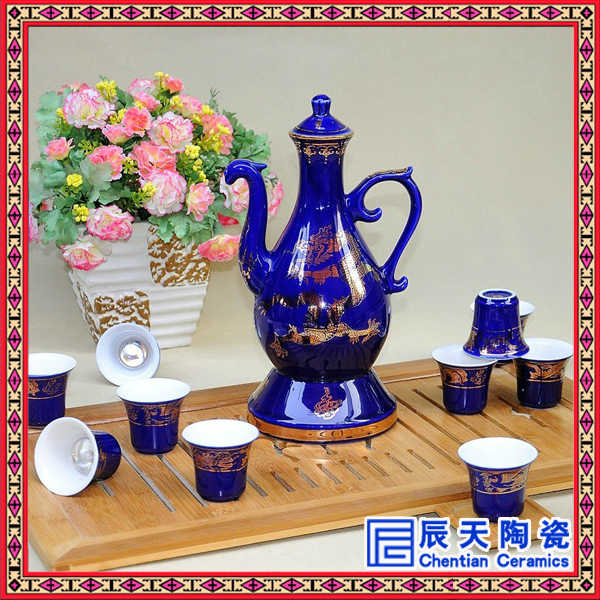 春节送礼佳品 大红色青花瓷自动倒酒酒具，打造婚礼与节庆的典雅之选